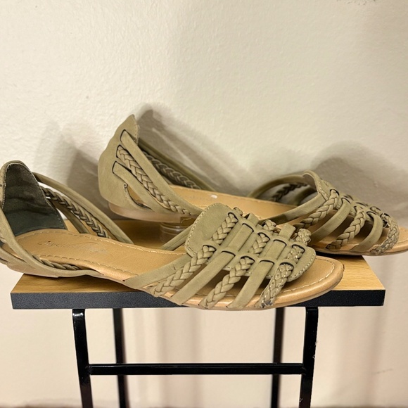 4/$10🎄City Classified Olive Tan Braided Sandals Size 7 - Picture 8 of 11
